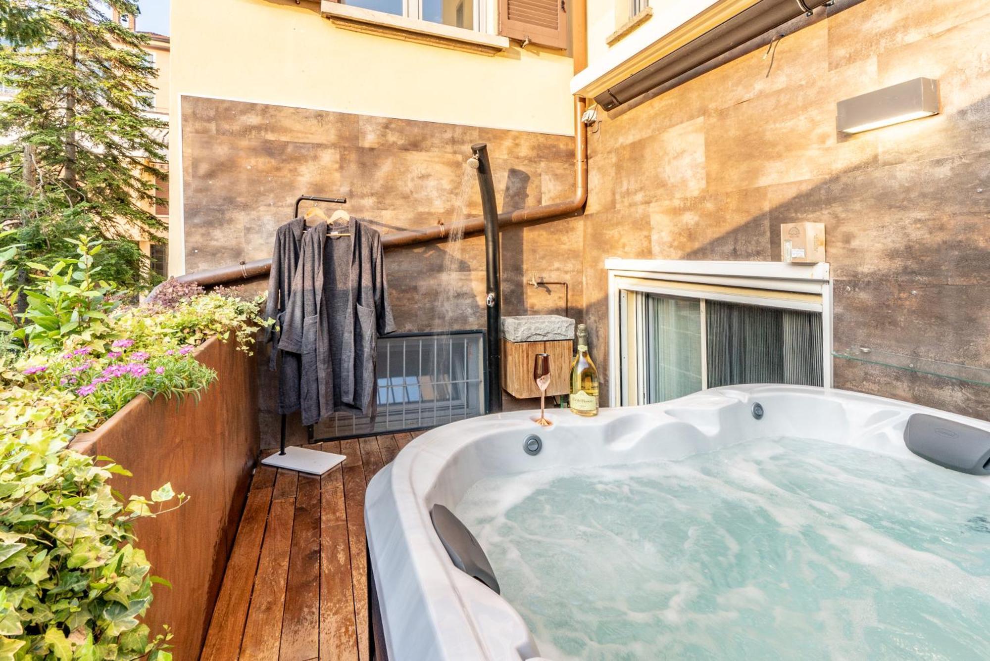 Luxe & Central Haven - Jacuzzi, Sauna, Steam, Private Parking โกโม ภายนอก รูปภาพ