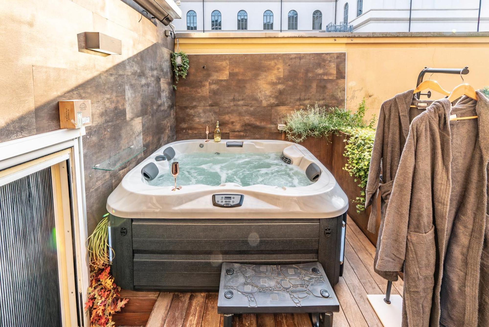 Luxe & Central Haven - Jacuzzi, Sauna, Steam, Private Parking โกโม ภายนอก รูปภาพ