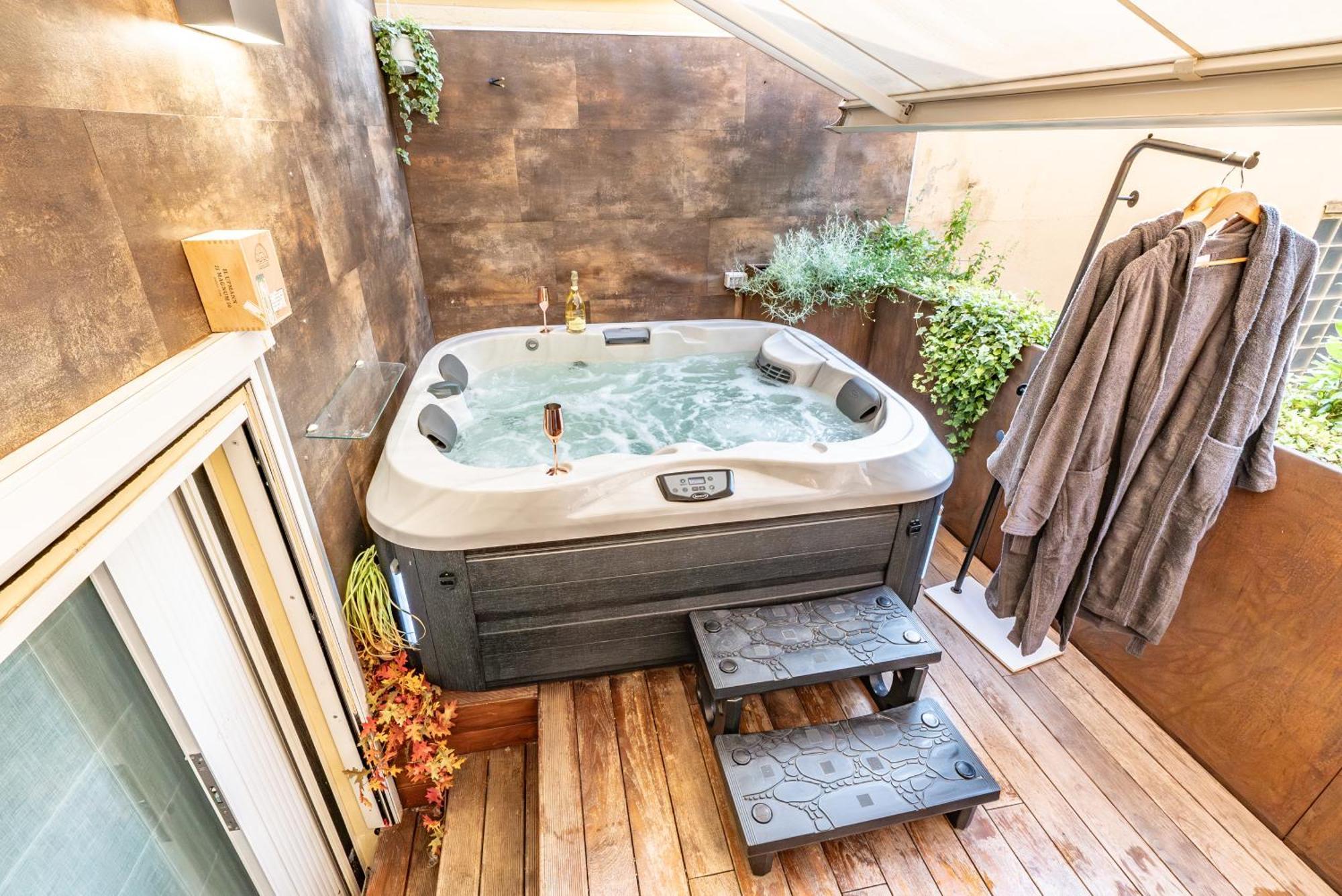 Luxe & Central Haven - Jacuzzi, Sauna, Steam, Private Parking โกโม ภายนอก รูปภาพ