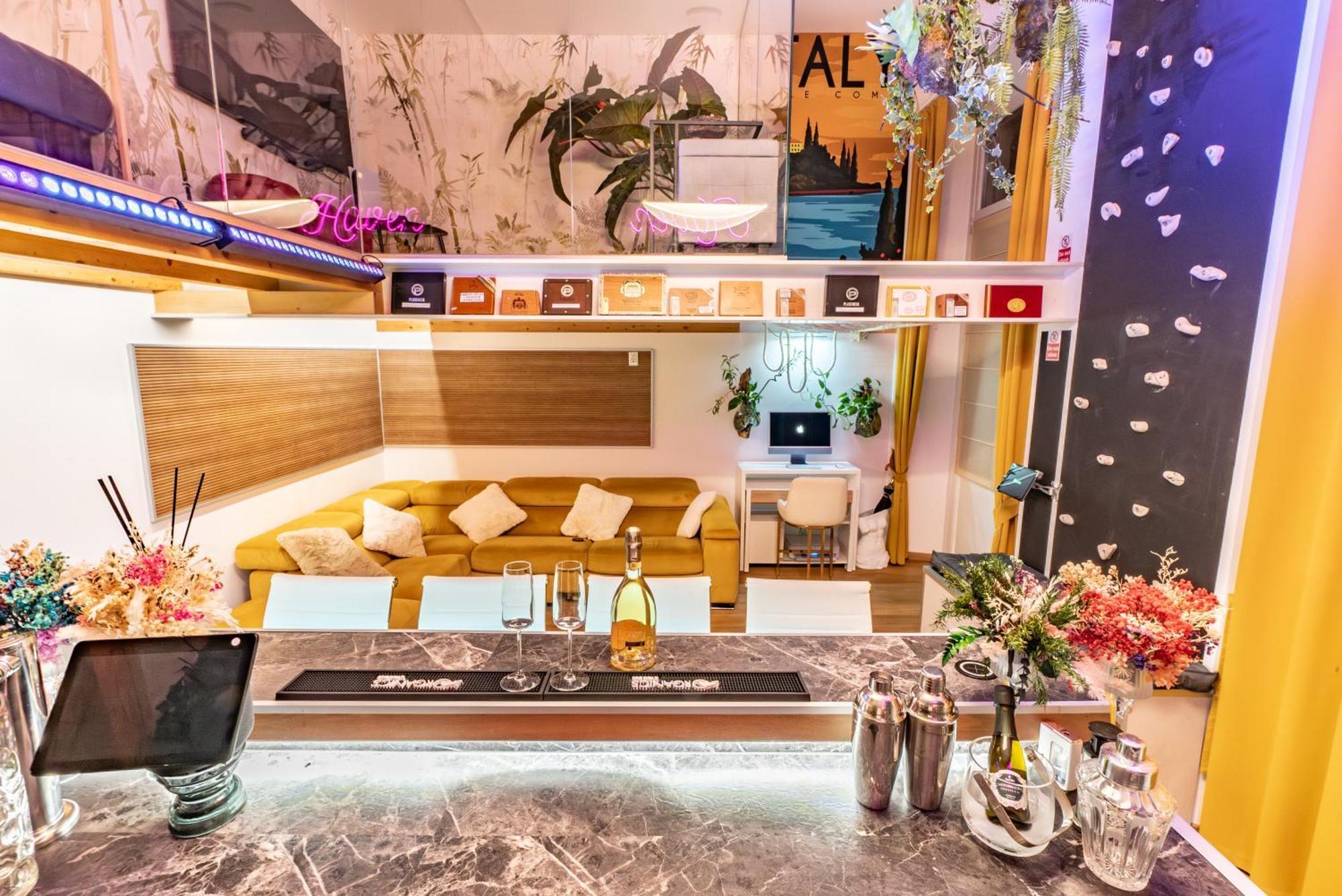 Luxe & Central Haven - Jacuzzi, Sauna, Steam, Private Parking โกโม ภายนอก รูปภาพ