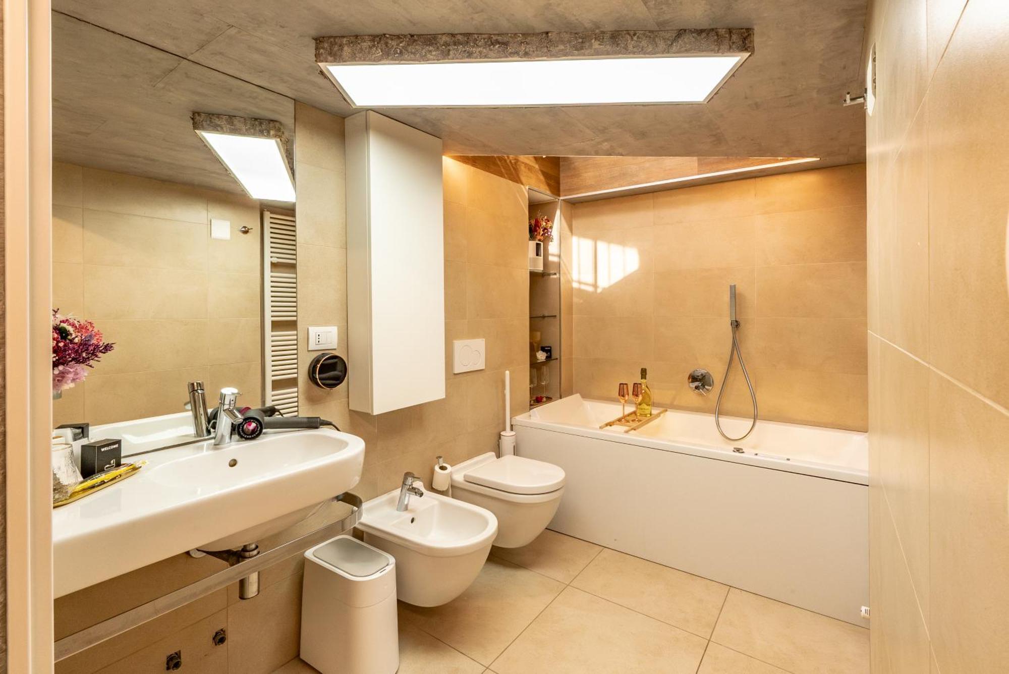 Luxe & Central Haven - Jacuzzi, Sauna, Steam, Private Parking โกโม ภายนอก รูปภาพ