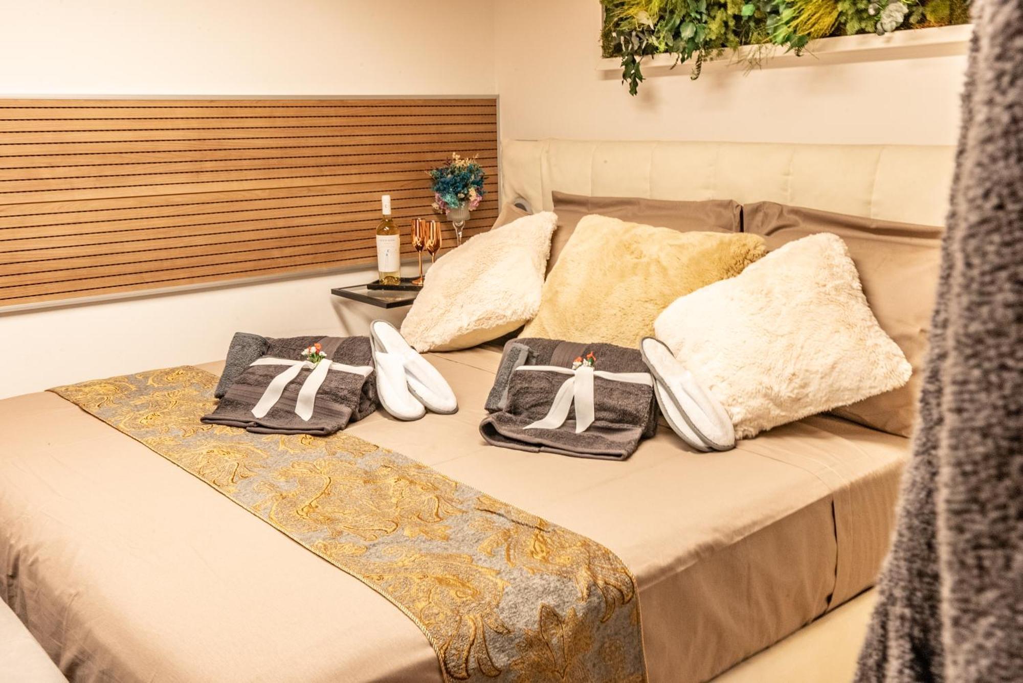 Luxe & Central Haven - Jacuzzi, Sauna, Steam, Private Parking โกโม ภายนอก รูปภาพ